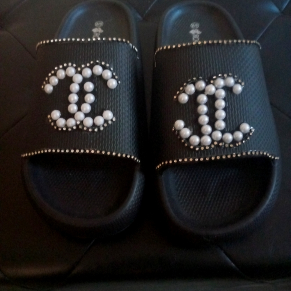 Black Rocwear slippers